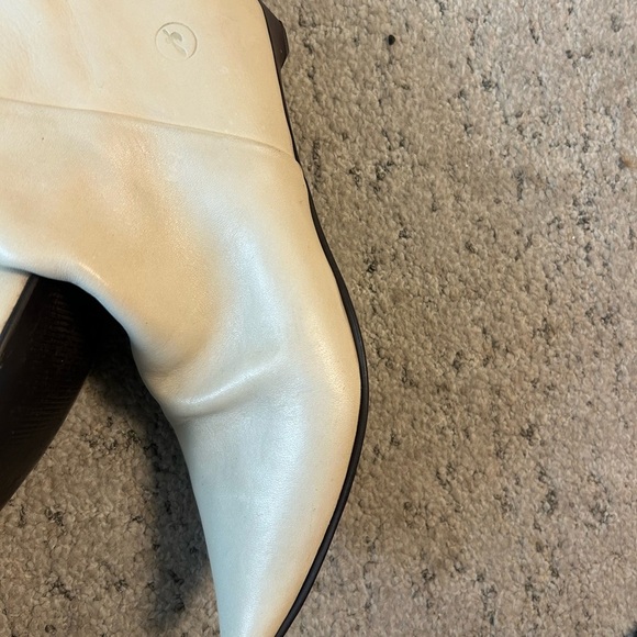 Bronx size 5.5 “no heel” boots in near new condition! Beautiful are rare - Picture 13 of 14